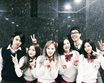 '아는 형님' 김영철, 레드벨벳·김희철과 촬영 인증샷…