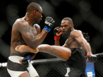 존 존스, UFC 200서 다니엘 코미어와 맞불... 생프루는 UFC 197 경기중 팔 부상