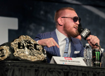 UFC 코너 맥그리거 “내 올 수입 440억원... 알바레즈 넌, 생활비나 있나?” 직격탄