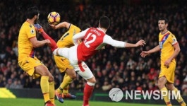 [EPL] 아스날, 크리스탈팰리스에 2대0승 ‘프리미어리그 3위 탈환’... 벵거 “지루, 스콜피언킥 톱5 골중 하나”