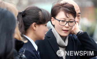 윤전추 靑 행정관, 朴 탄핵심판 2차 변론 증인 출석(속보)