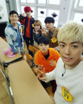 리얼수업 초등학쌤 강남, 세븐틴 디에잇·NCT127 텐·엠버·트와이스 모모·헨리와 인증샷…재밌게 놀구 왔소요