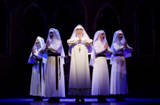 [컬처톡] 유쾌함이 밀려온다…다섯 수녀들의 아찔한 입담, 뮤지컬 넌센스2