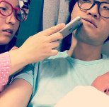 조정치-정인 부부, 첫 딸 안고 산후조리원 인증샷…사진 건질 때까지