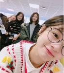 정소민, 드라마 비하인드 속 찹쌀떡 피부 과시 주근깨와 똥구리 안경 장착한 미영이
