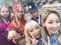 예은, DNCE 멤버들과 북촌 나들이…한국인 멤버 이진주 눈길