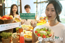 [뉴스핌 포토] SPC그룹 피그인더가든 오픈, 신선한 샐러드 즐기세요