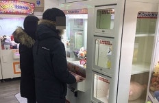 취재파일K 불황에 더 잘되는 인형뽑기…사람들은 무슨 심정으로 인형 뽑을까