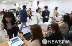 [뉴스핌 포토] 2017년 대통령선거 유권자들의 사전투표 인증샷