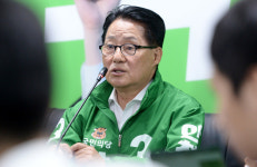 박지원 프랑스의 안철수, 마크롱이 당선…변화와 미래 선택했다