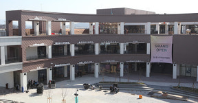 [핫!종목] 마트 아울렛 규제 속 날개 단 편의점