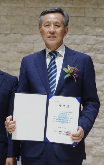 오한남 새 대한 배구협회장 당선... 서병문 전 회장 법리 공방은 변수