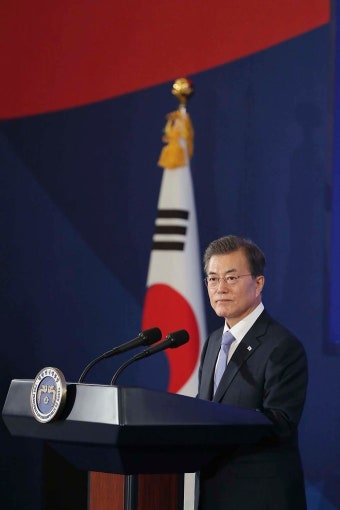 문 대통령, 오늘부터 7박8일 동남아 순방…APEC서 한·중 정상회담