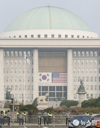 [뉴스핌 포토] 트럼프 24년만의 국회연설…이 시각 국회 밖은