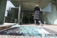 [뉴스핌 포토] 포항 지진 복구작업 시작되는 한동대학교