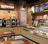 간판 바꾸는 이마트24, 골목엔 여전히 위드미 