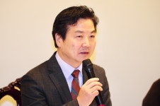 상가임대료 대폭 낮춘다…최저임금 인상 소상공인 추가 지원