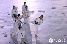 [뉴스핌 포토] 이것이 바로 北 태권도 스타일!