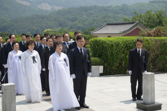 오영식 코레일 사장, 현충일 맞아 철도 순직영령 참배