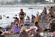 [포토스토리] 러시아도 덥다…2018 월드컵 개최 도시 소치 해변에선~