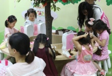 [사진] 미미인형과 즐거운 시간 보내는 아이들