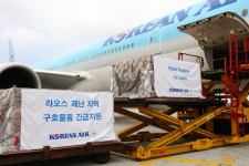 대한항공, 라오스 댐 사고 이재민에 생수담요 긴급 지원