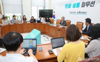 [사진] 기자간담회 갖는 김동철
