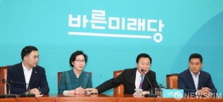 [사진] 당직 인선 발표하는 손학규