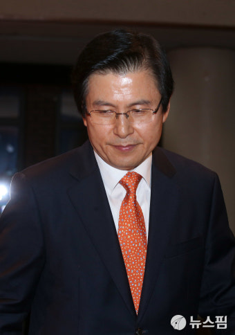 [현장에서] 대선 출정식 같은 출판기념회...황교안 