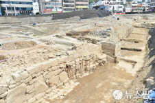 진주성 외성 100년 만에 발굴