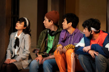 [컬처톡] 길 잃은 이들을 위한 위로와 응원…연극 나미야 잡화점의 기적