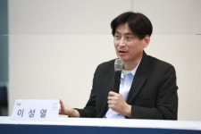 [종합] 희망과 가능성 전한다…협정 뒷이야기 다룬 연극 오슬로