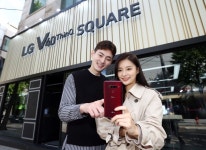 LG, 신사동 가로수길에 V40 체험존 마련
