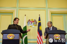 [사진] 파키스탄·말레이시아 총리 회담...양국 간 협력 재확인