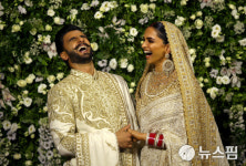 [사진] 발리우드 최고 미녀 스타 파두콘, 동료 배우 싱과 