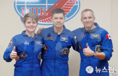 [사진] 무사히 다녀올게요...우주로 떠나기 전 비행사들