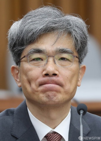 [사진] 굳은 표정의 김상환 대법관 후보자