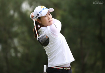 연이틀 선두 박민지 “무심 샷으로  KLPGA 통산 3승 도전”