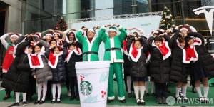 [사진] 소외계층 어린이 후원을 위한 산타 바리스타 캠페인
