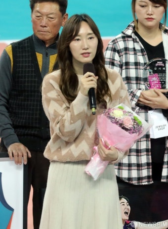 [사진] 은퇴식 소감 전하는 흥국생명 남지연 코치