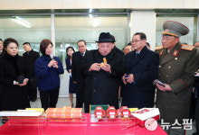 [사진] 김정은 방중 일정 중 동인당 방문, 북한 제약산업 현대화 관심