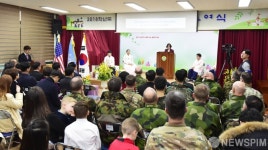 [사진] UN·미군과 함께하는 대성동초등학교 졸업식