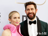 [사진] 에밀리 블런트·존 크래신스키 부부, 제25회 미국배우조합상 참석