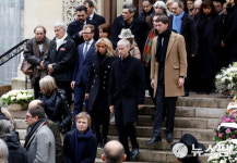 [사진] ‘쉘부르의 우산’ 영화음악 작곡가 미셸 르그랑 장례식 참석한 영부인