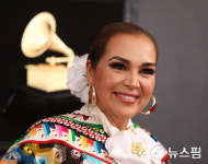 [사진] 아이다 쿠에바스, 제61회 그래미 어워드 참석