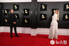 [사진] 다릴 사바라· 메간 트레이너, 제61회 그래미 어워드 참석