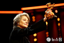 [사진] 샬롯 램플링, 