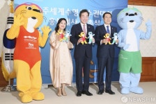 [사진] 2019 광주 세계수영선수권대회 홍보대사 나선 이낙연-오정해