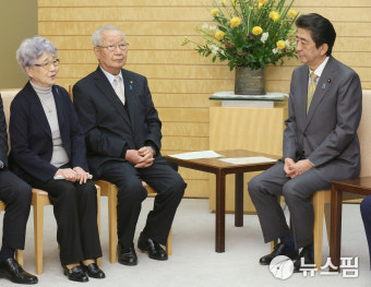 아베, 오늘 밤 트럼프와 전화통화...“미일 공조 조율할 것”