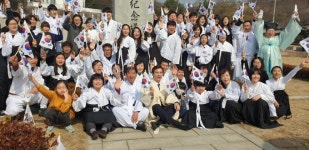 [사진]서철모화성시장, 3.1절 시민과 함께 대한독립만세 